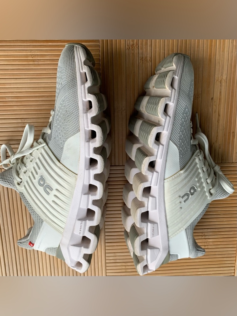 On Running Cloudswift Women’s Athletic Shoes - Picture 10 of 16